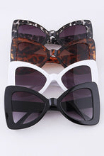 Load image into Gallery viewer, &quot;Ava&quot; Butterfly Sunglasses With Pearls
