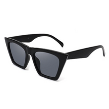 Load image into Gallery viewer, Black &quot;Zora&quot; Cat Eye Sunglasses
