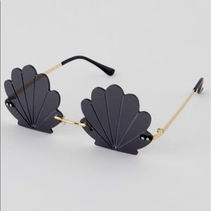 "Glam Clam" Black Seashell Sunglasses